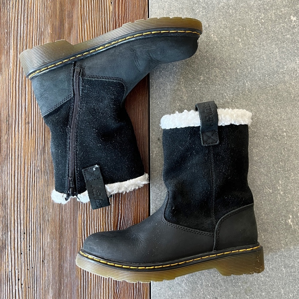 DR. MARTENS Girls Fur Lined Shearling Leather Boots size 2